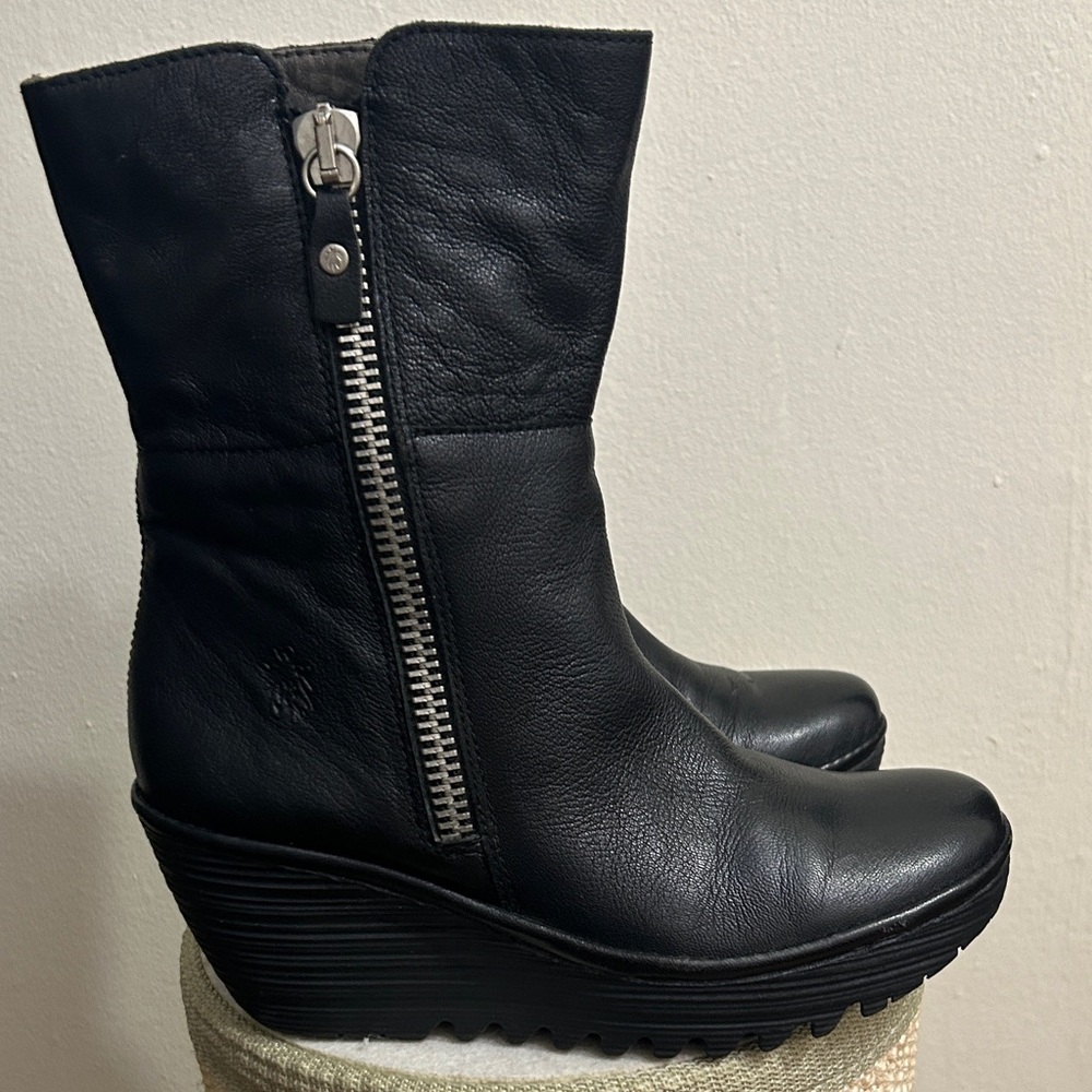 Fly London Boots.Size 38.Black
Very good condition